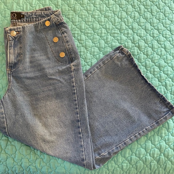 Jennifer Lopez Blue Flare Jeans with Gold Accents - Picture 1 of 2
